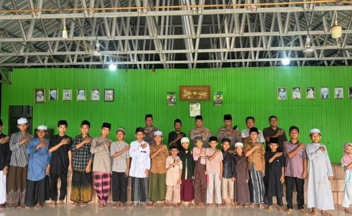 Foto pada laporan FaktaNusa: Dukungan Nyata untuk Santri Berau, Bantuan Mengaji Disalurkan