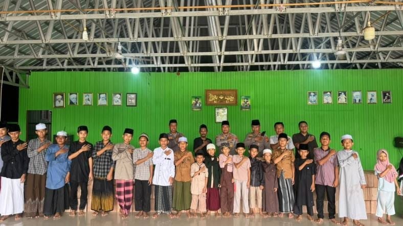 Foto pada laporan FaktaNusa: Dukungan Nyata untuk Santri Berau, Bantuan Mengaji Disalurkan